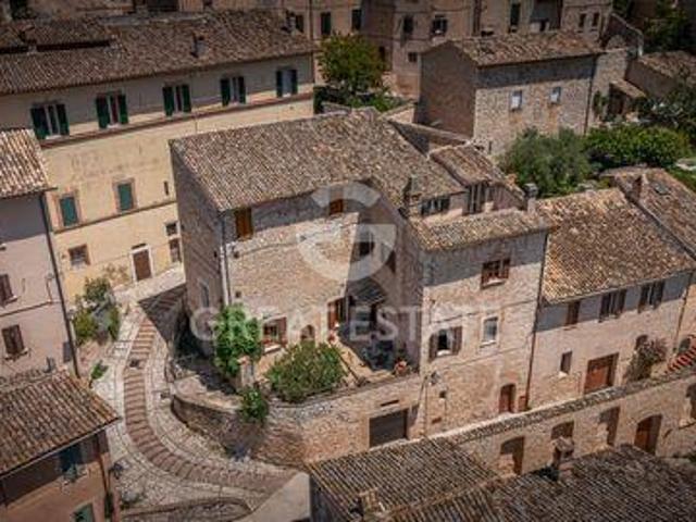 Trevi Perugia 104786938