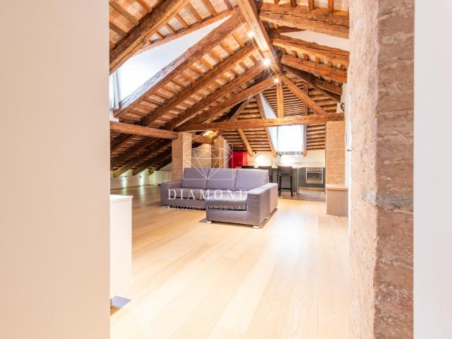 Trevignano: elegante loft, in residence con piscina, 2 camere + studio