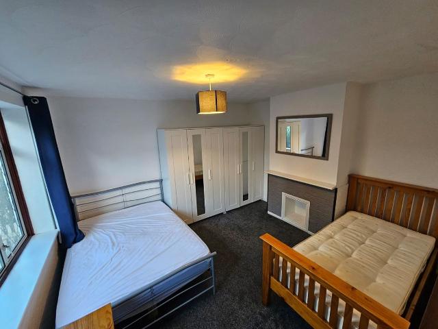 Trevor Close, Northolt UB5, 2 bed shared accommodation to rent, £850 pcm | PrimeLocation
