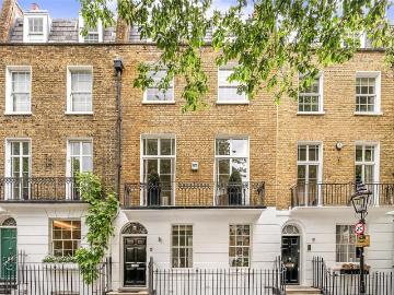 Trevor Square, Knightsbridge, London. 4 bed terraced house to rent £13,867 pcm £3,200 pw