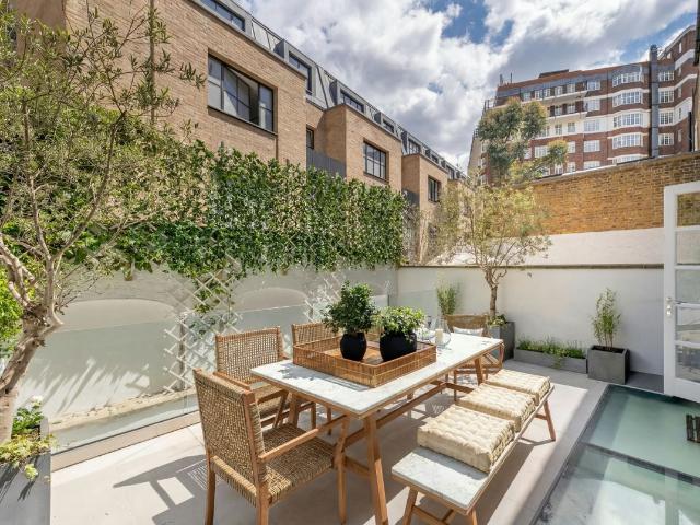 Trevor Square, Knightsbridge SW7, 5 bed town house to rent, £14,950 pcm | PrimeLocation