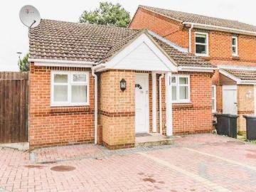 Trewarden Avenue, Iver SL0, 3 bed bungalow to rent, £2,000 pcm | PrimeLocation