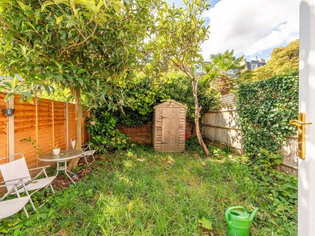 Trewince Road, Raynes Park, London, SW20 3 bed terraced house to rent £2,950 pcm £681 pw