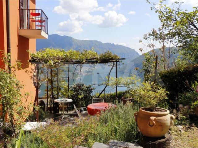 Tre appartamenti all'ultimo piano con vista lago e giardino