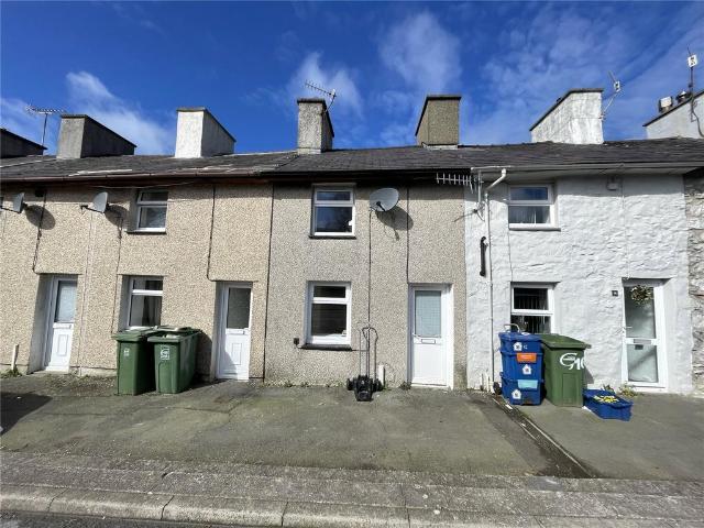Tre Ddafydd, Penygroes, Caernarfon. 2 bed terraced house to rent £675 pcm £156 pw