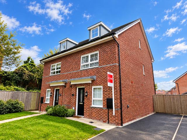 Treacle Avenue, Macclesfield 4 bed semi detached house to rent £1,500 pcm £346 pw