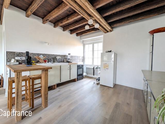 TRÉAL – Maison en pierre rénovée en 2022 sur 8 300 m² avec 2. 123m² Tréal