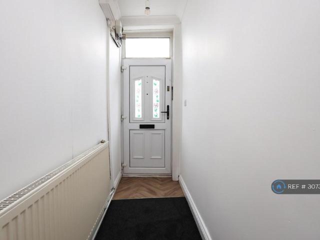 Trealaw Road, Tonypandy, CF40 3 bed terraced house to rent £825 pcm £190 pw