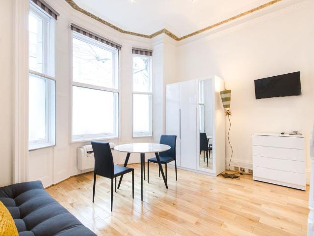 Trebovir Road, Earls Court, London SW5, Studio to rent, £4,312 pcm | PrimeLocation