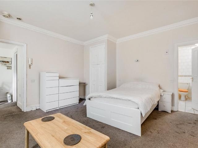 Trebovir Road, Earls Court SW5, Studio to rent, £1,500 pcm | PrimeLocation