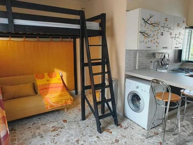 Trecastagni.Monovano arredato + posto auto coperto