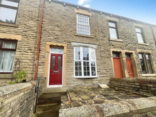 Tredcroft Street, Glossop, Derbyshire SK13, 2 bed terraced house to rent, £1,100 pcm | PrimeLocation