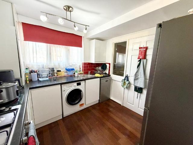 Tredegar Road, London N11 2 bed maisonette to rent £1,800 pcm £415 pw