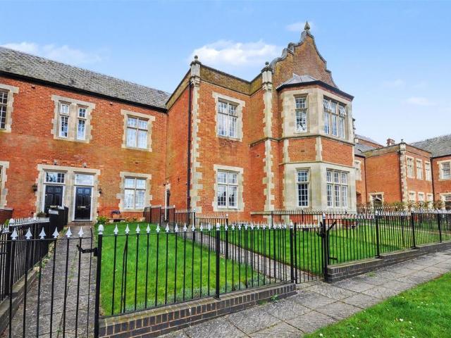 Tredington Park, Hatton Park, Warwick 3 bed mews to rent £1,300 pcm £300 pw