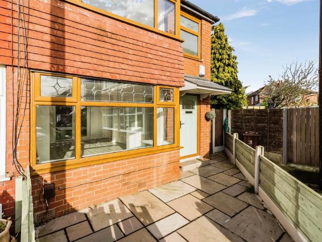 Tree Avenue, Manchester M43 2 bed semi detached house to rent £1,150 pcm £265 pw