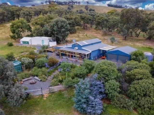 Tree Change/Rural Living on 20 Acres Orchard, Barn & Room to Grow