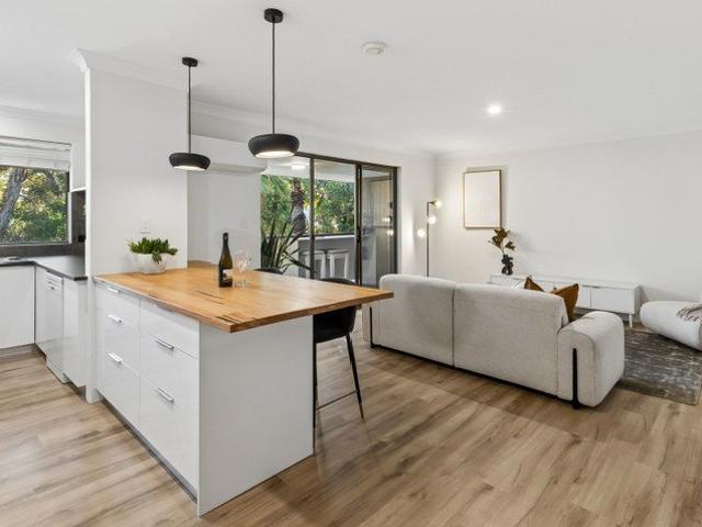 Tree Top Views & Stylish Renovation Move Straight In