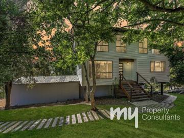 Modern Home situated on 1073m2!