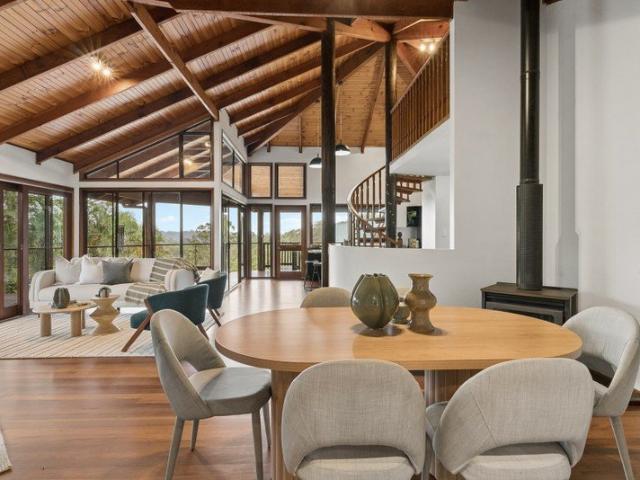 Treehouse Style Retreat with Pool, Privacy & Views