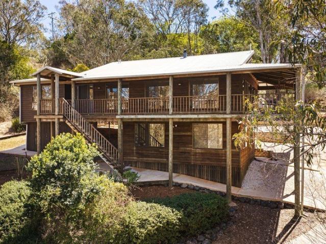 TreeTop Acreage Living with Space for the Whole Family