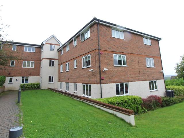 Treetop Close, Luton, Bedfordshire LU2, 2 bed flat to rent, £1,200 pcm | PrimeLocation