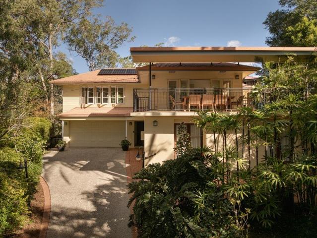 Treetop Family Tranquillity in Prestigious St John's Wood