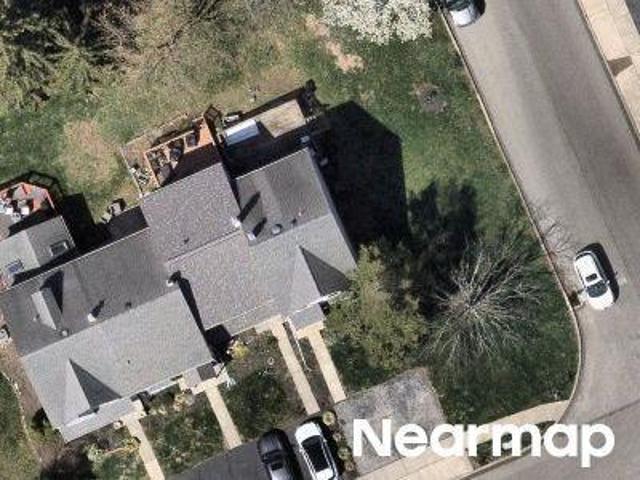 Treetop Ln