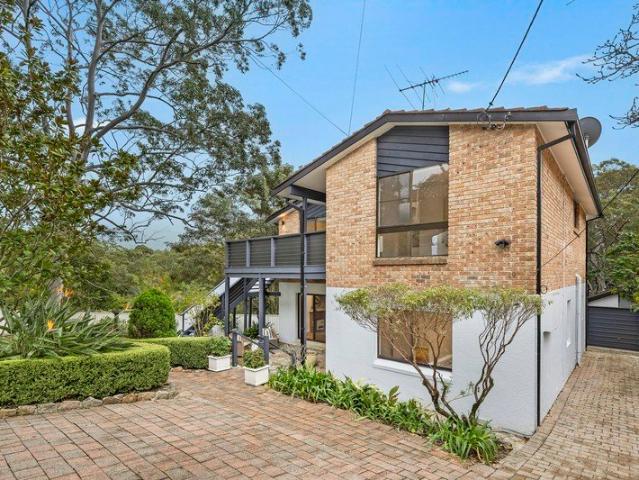 Elevated bushland living with dual residence flexibility