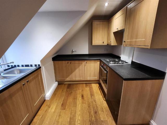 Treetops, Brierley Flat to rent £595 pcm £137 pw