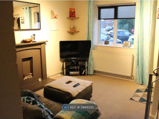 Treeview, Crawley RH11, 2 bed terraced house to rent, £1,550 pcm | PrimeLocation