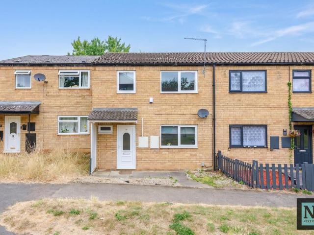 Trefoil, Tamworth, B77 3 bed terraced house to rent £1,100 pcm £254 pw