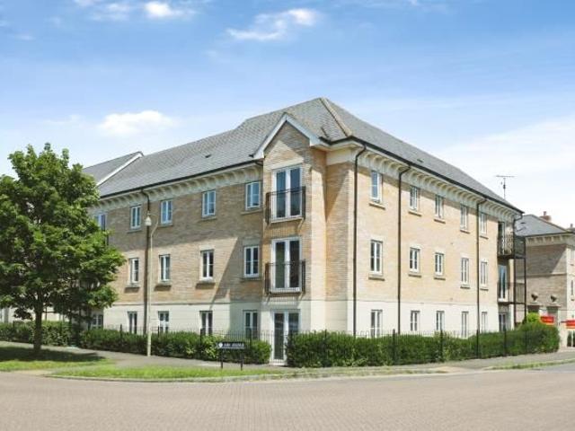 Trefoil Way, Carterton OX18, 2 bed flat to rent, £1,200 pcm | PrimeLocation