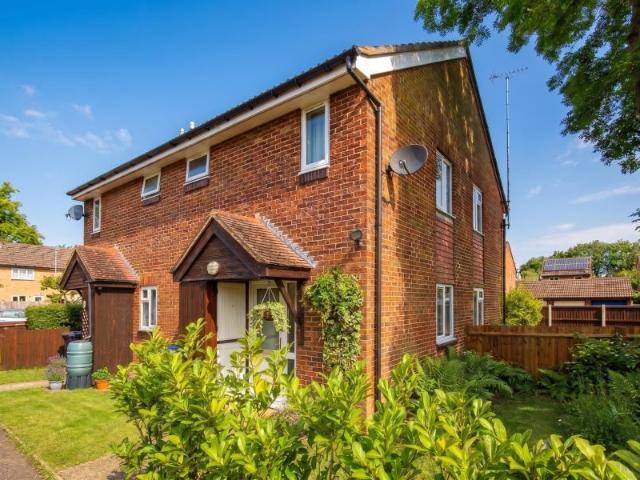 Tregarth Place, Woking GU21 1 bed terraced house to rent £1,300 pcm £300 pw