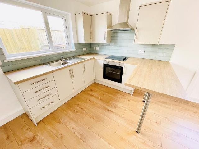 TREHARRIS, CF46 3 bed semi detached house to rent £850 pcm £196 pw