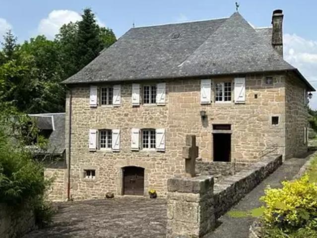 Treignac 19260 Achat / Vente maison 7 pièces t7 terrasse cave