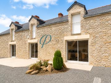 TREILLIERES Longère entièrement rénovée plein bourg 4 chambres