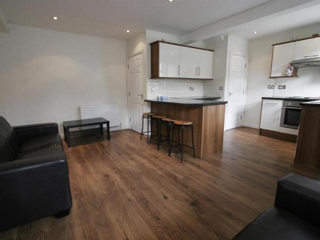Trelawn Avenue, Headingley, Leeds. 4 bed terraced house to rent £2,375 pcm £548 pw