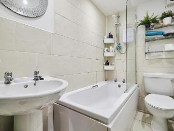 Trelawn Avenue, Leeds LS6 5 bed house to rent £2,882 pcm £665 pw
