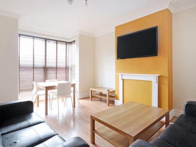 Trelawn Terrace, Headingley, Leeds. 4 bed terraced house to rent £2,340 pcm £540 pw