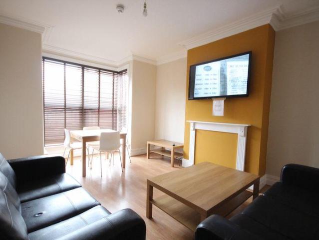 Trelawn Terrace, Headingley, Leeds. 4 bed terraced house to rent £2,340 pcm £540 pw
