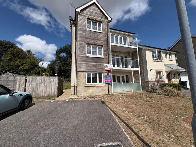 Trelowen Drive, Penryn, TR10 2 bed flat to rent £1,200 pcm £277 pw