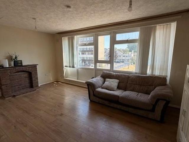 Trellis Square, E3 3 bed flat to rent £2,850 pcm £658 pw