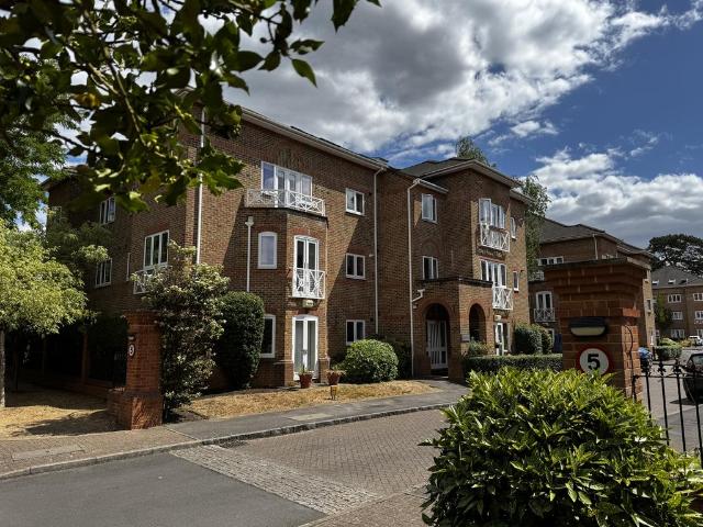 Trematon Place, Teddington TW11 2 bed apartment to rent £2,250 pcm £519 pw