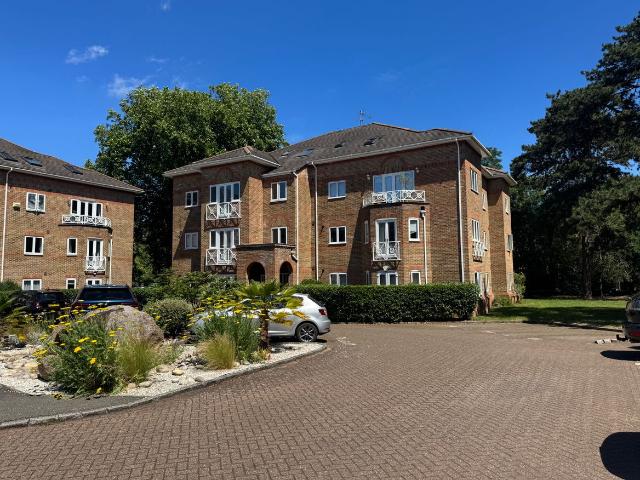 Trematon Place, Teddington TW11, 2 bed flat to rent, £2,250 pcm | PrimeLocation
