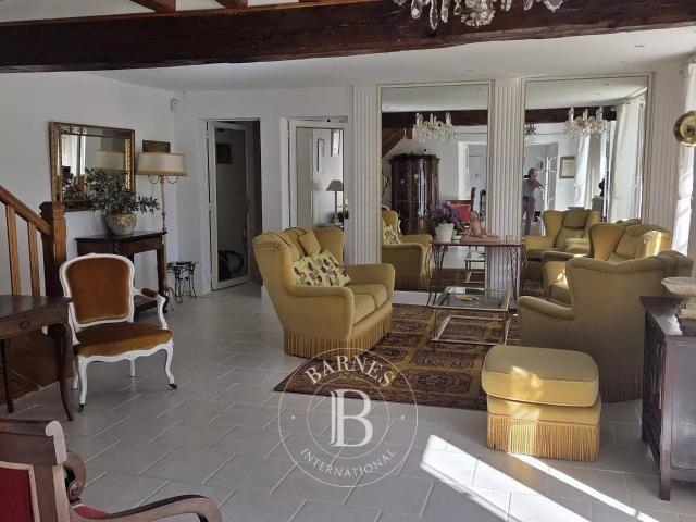 Tremblay les Villages 28 proche Chartres, 703m2 habitables. 703m² Tremblay les Villages