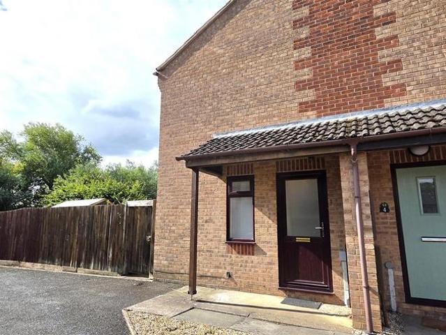 Tremlett Close, Hereford 1 bed end of terrace house to rent £750 pcm £173 pw