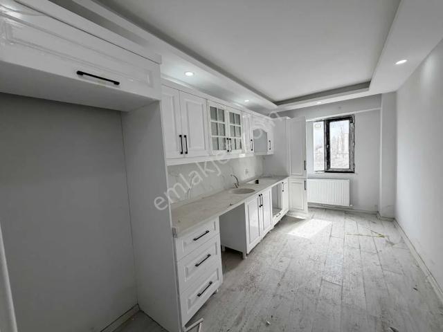Tren Garı Yakın Sıfır 2+1 Kap.mutfak Otopark Balkon Güney Cephe