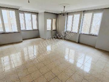 Trend'den Merkezde Tadilatlı 3+1 140m2 Asansörlü Arakat Daire
