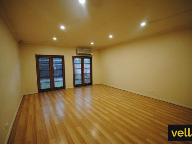 TRENDY 2 BEDROOM HOUSE, BE QUICK, GREAT LOCATION!