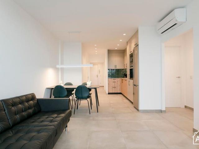 Trendy and Open 4 Bedroom Apartment in Les Corts